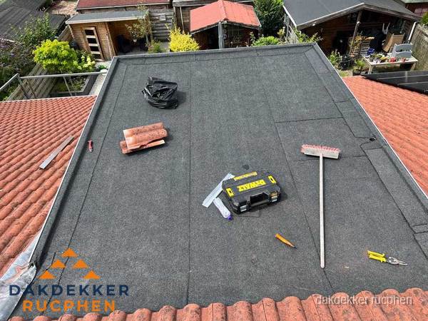 Nieuw plat dak met bitumen dakbedekking in Rucphen Nieuw plat dak met bitumen dakbedekking in Rucphen